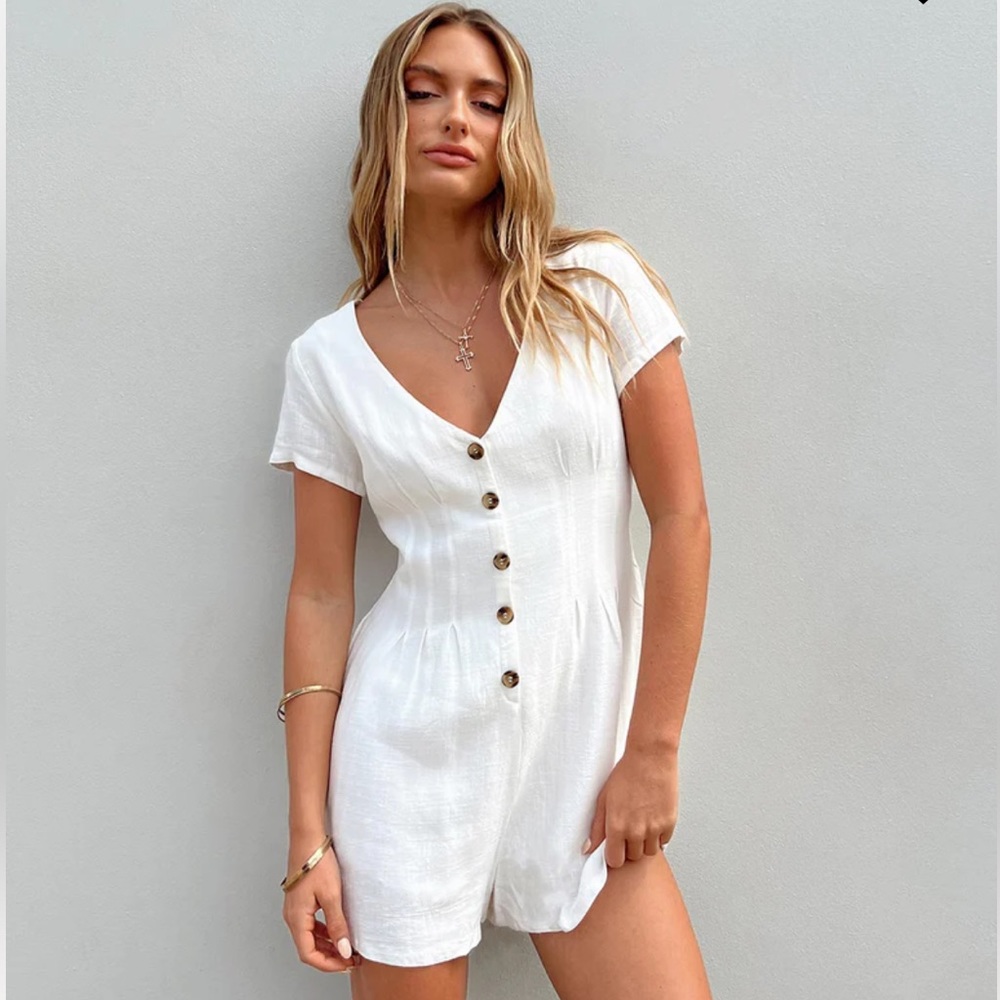 Princess Polly White romper with pockets and lining